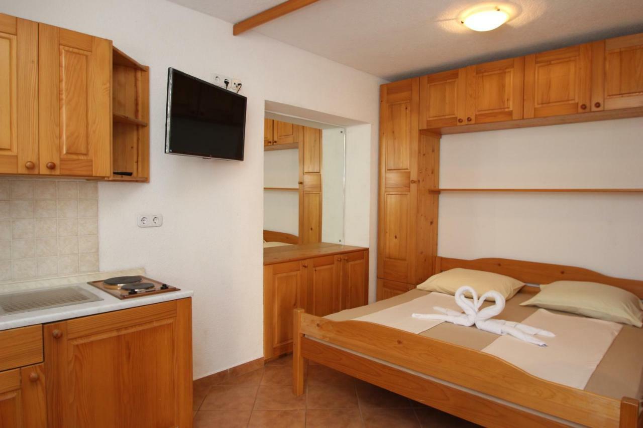 Appartments Mali Raj เวอร์ซาร์ ภายนอก รูปภาพ