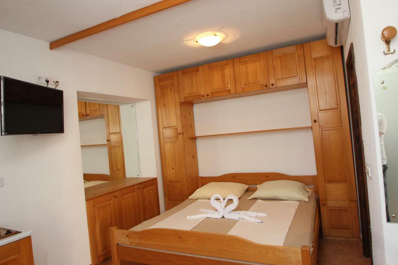 Appartments Mali Raj เวอร์ซาร์ ภายนอก รูปภาพ