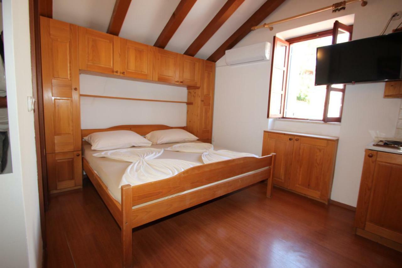 Appartments Mali Raj เวอร์ซาร์ ภายนอก รูปภาพ