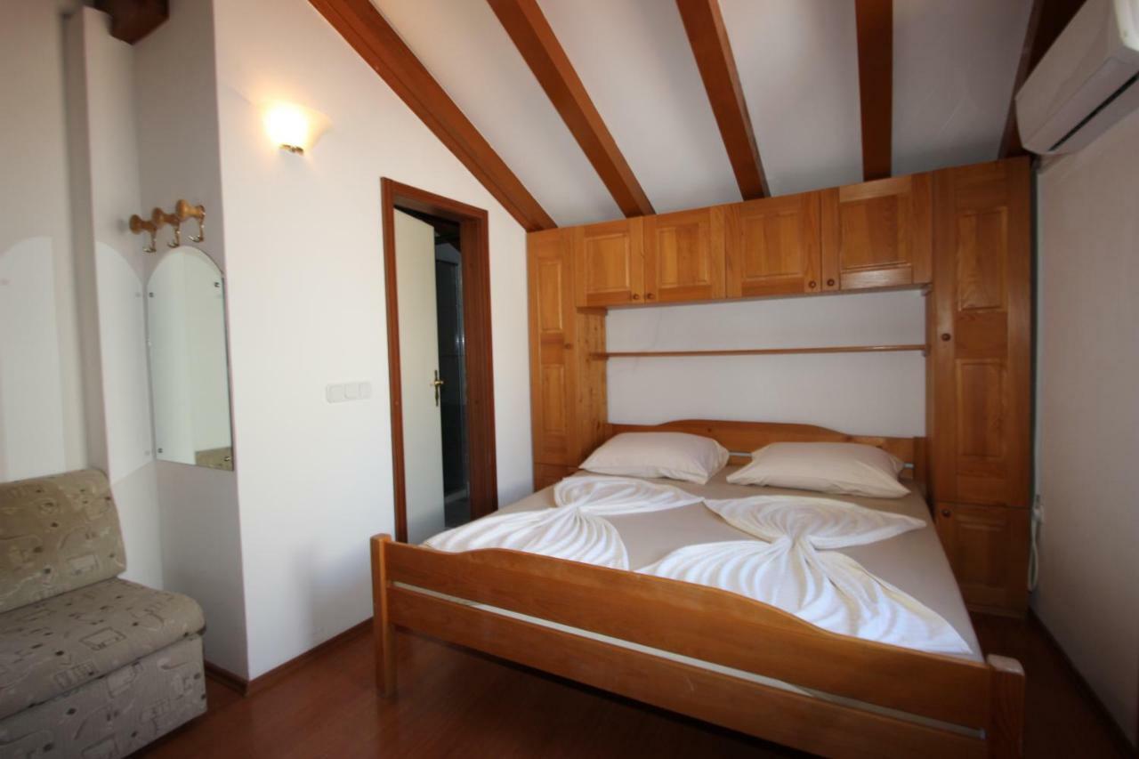 Appartments Mali Raj เวอร์ซาร์ ภายนอก รูปภาพ